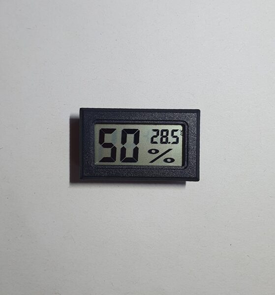 Термометр+гигрометр, чёрный (в комплект также входят батарейки)